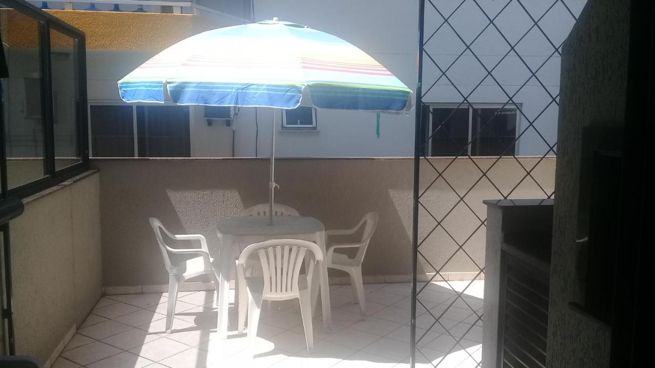Apartamento de 2 domitórios e 1 garagem no centro de Bombinhas 50 metros da praia na Avenida principal próximo ao shopping Punta Blu Exterior foto