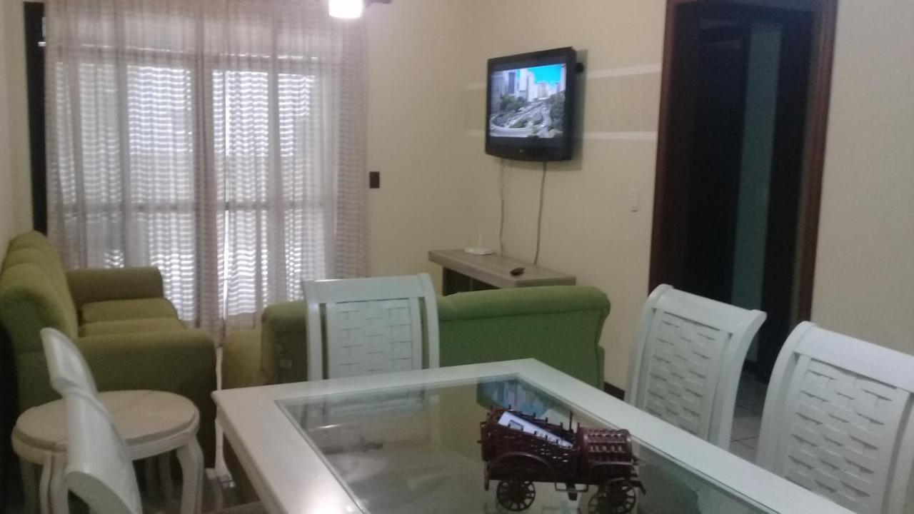 Apartamento de 2 domitórios e 1 garagem no centro de Bombinhas 50 metros da praia na Avenida principal próximo ao shopping Punta Blu Exterior foto