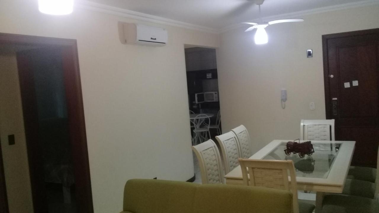 Apartamento de 2 domitórios e 1 garagem no centro de Bombinhas 50 metros da praia na Avenida principal próximo ao shopping Punta Blu Exterior foto