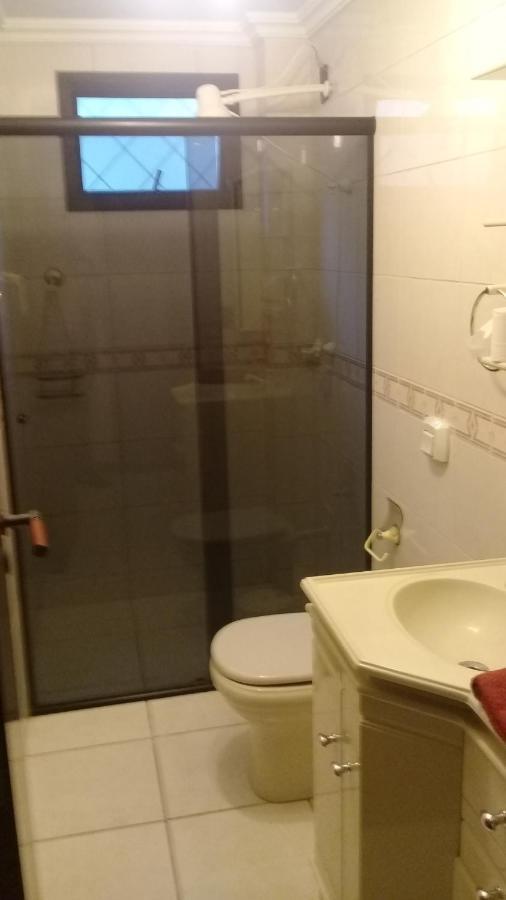 Apartamento de 2 domitórios e 1 garagem no centro de Bombinhas 50 metros da praia na Avenida principal próximo ao shopping Punta Blu Exterior foto
