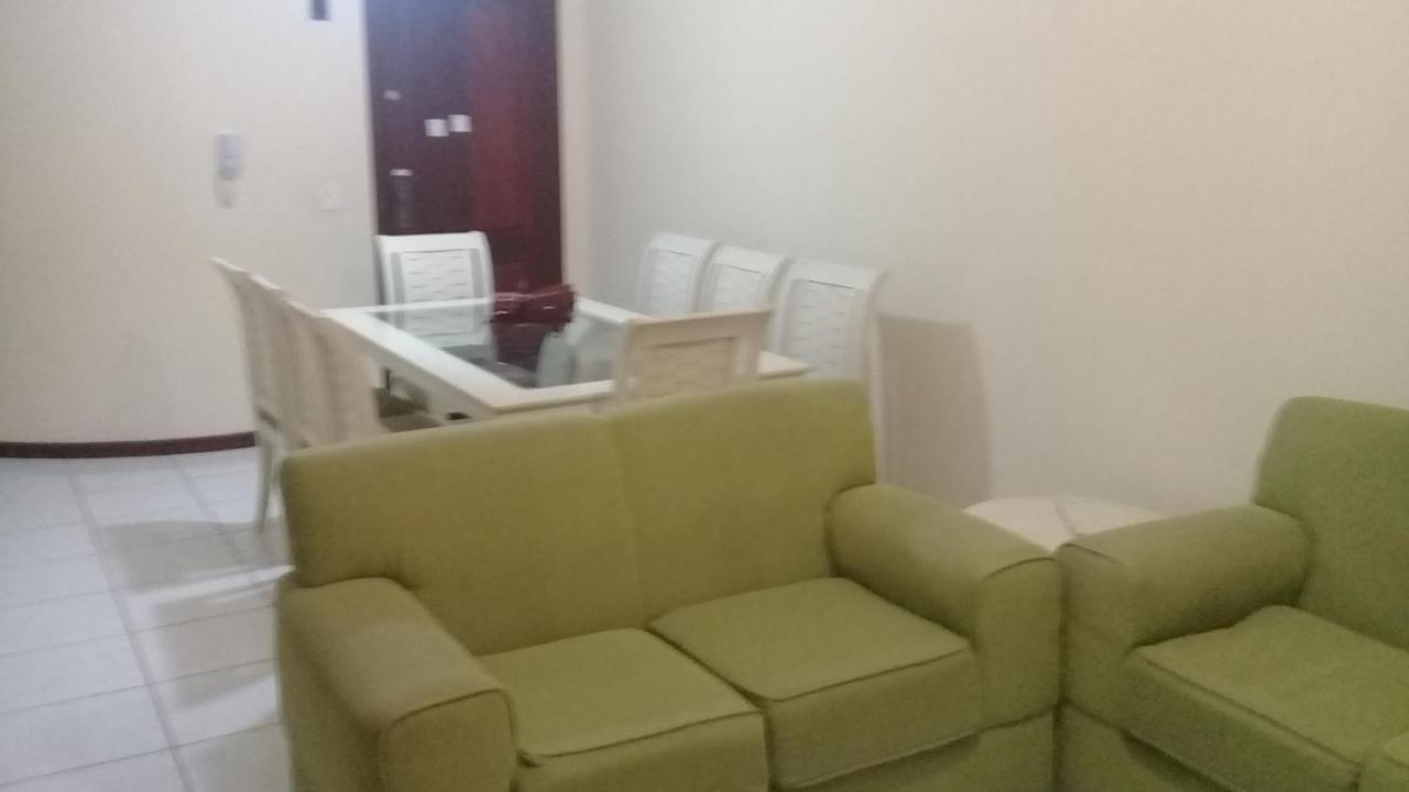 Apartamento de 2 domitórios e 1 garagem no centro de Bombinhas 50 metros da praia na Avenida principal próximo ao shopping Punta Blu Exterior foto