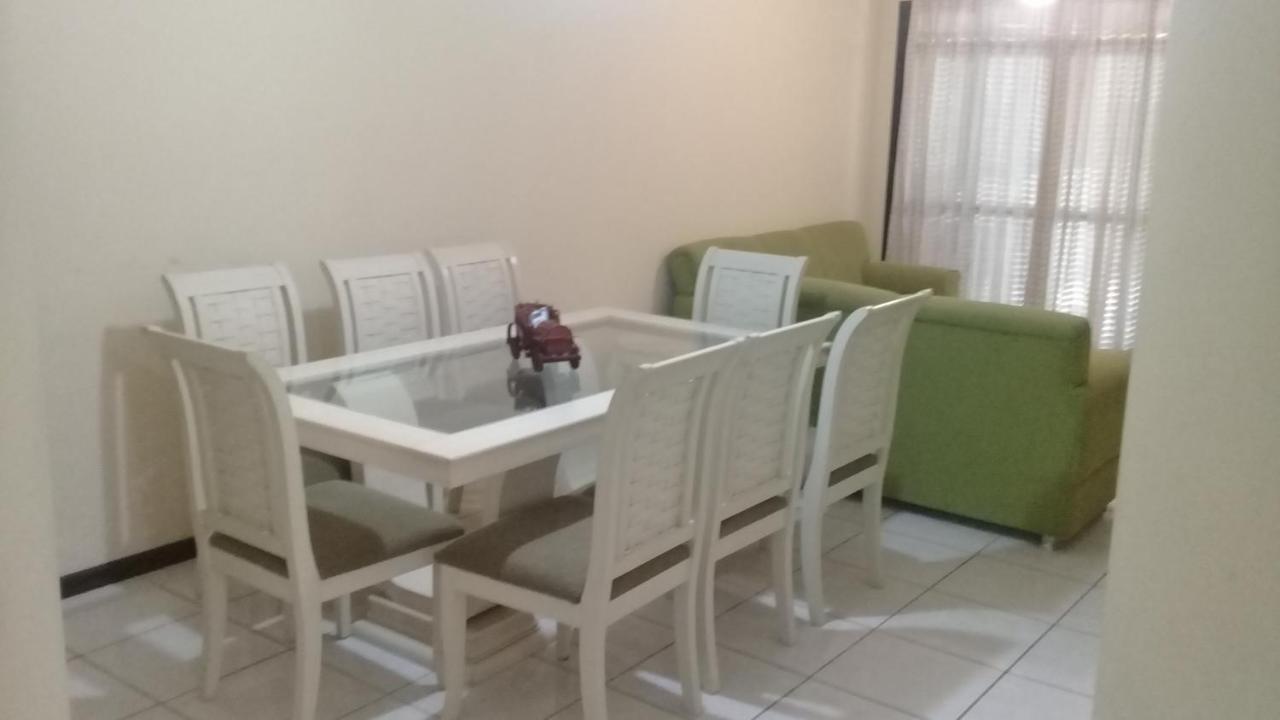 Apartamento de 2 domitórios e 1 garagem no centro de Bombinhas 50 metros da praia na Avenida principal próximo ao shopping Punta Blu Exterior foto