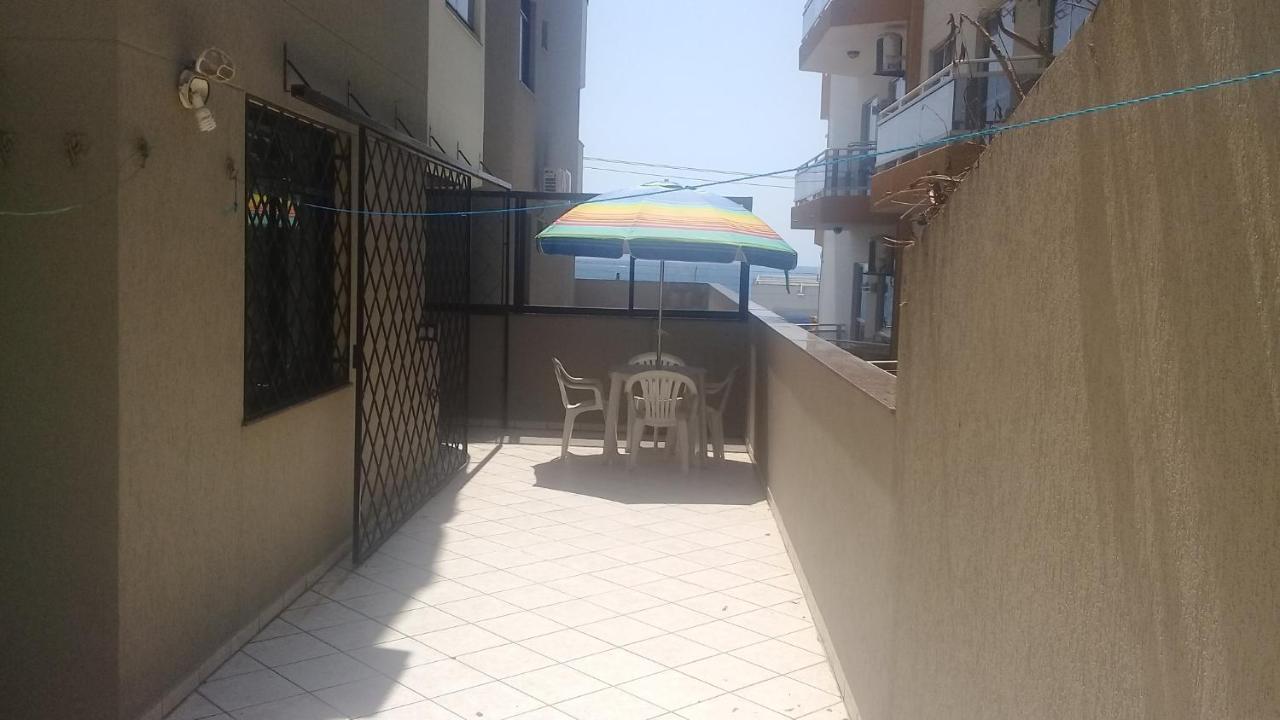 Apartamento de 2 domitórios e 1 garagem no centro de Bombinhas 50 metros da praia na Avenida principal próximo ao shopping Punta Blu Exterior foto
